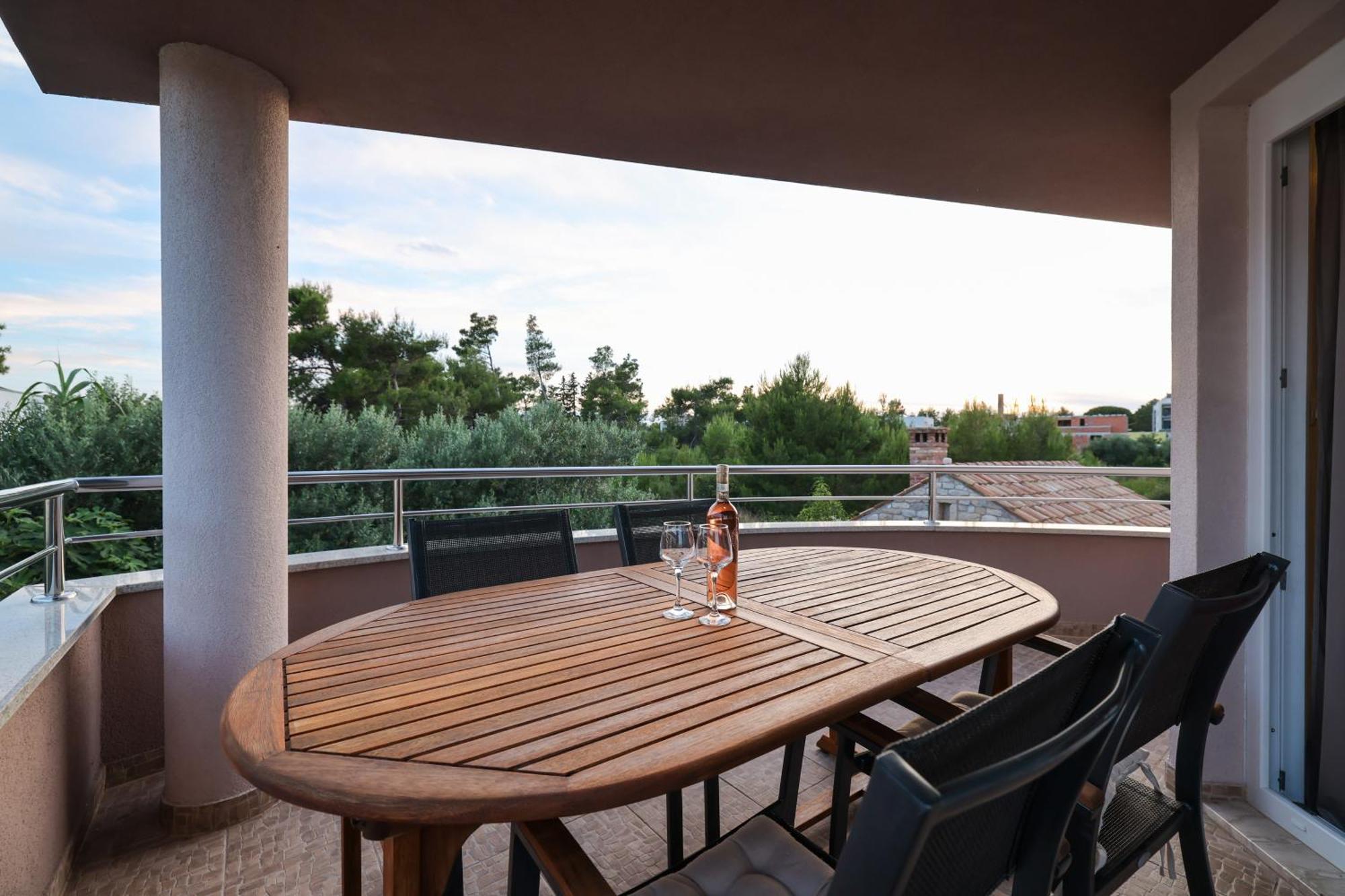 Apartments Anita Нин Экстерьер фото